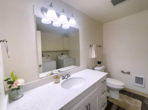 $1,725 / 2 habitaciones - ¡VEN A VISITAR Y AHORRA! | Zona muy adecuada para bicicletas/caminar + 2 dormitorios (Milwaukie Heights)63831252457859123