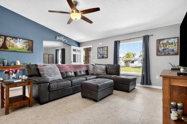 $1,500 / 3br - 2152ft2 - Hermosa casa construida en 2018 de 3 habitaciones y 2 baños (Palm Bay)63846409273475123