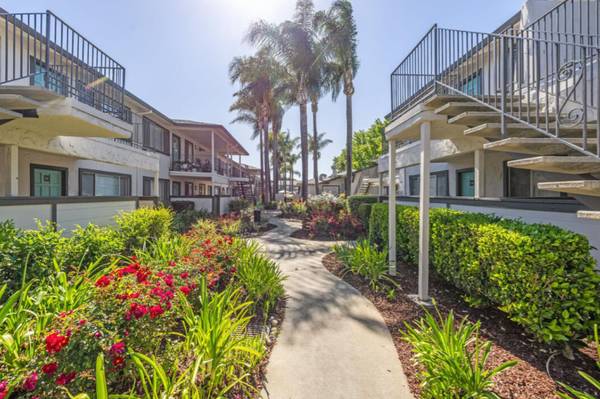 $2,995 / 2br - 855ft2 - Cielo Apartments – Gated Oasis Near It All + Laundry On-Site! (campbell)63682832350977124