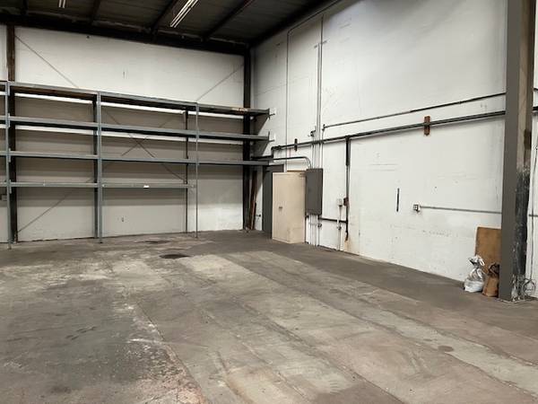 $3,000 / 3550ft2 - 3,550 square feet dead storage space $3K monthly (san leandro)63861101853825121