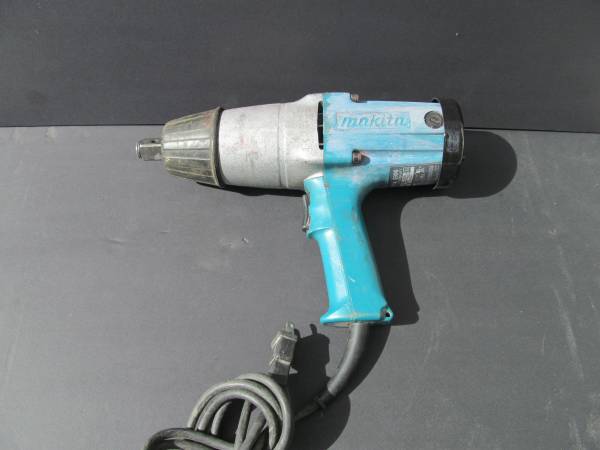 MAKITA 3/4 '' IMPACT WRENCH 1