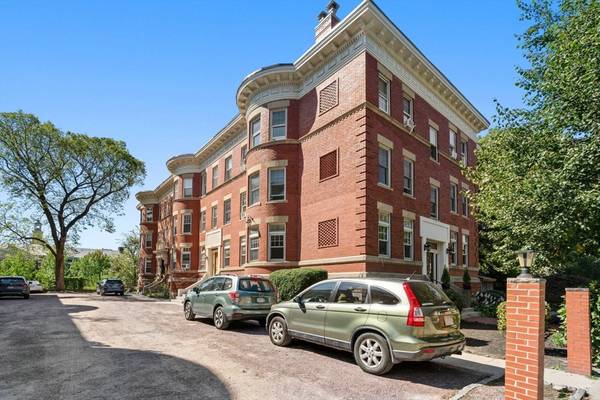 $2,230 / 1br - 408ft2 - In-Unit Laundry | Heat & Hot Water Incl. | Available Now (Brookline)64167983850499121