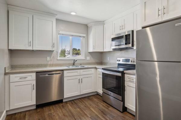 $1,901 / 1br - 482ft2 - Courtyard & Pool Views, Furnished Homes Available via CORT Furniture (hayward / castro valley)63824666090883124