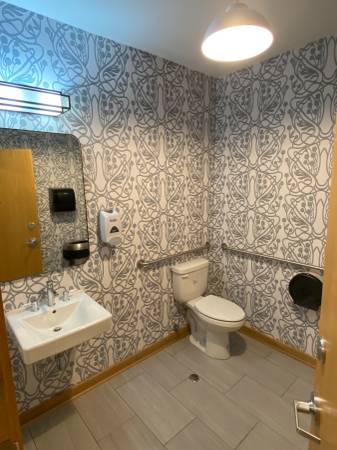 $845 / 210ft2 - Office Suite on Diversey - the border of Lincoln Park and Lakeview (Chicago - Lincoln Park)64201213783683124