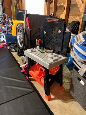 Free Kids Black and Decker work bench including table saw 1
