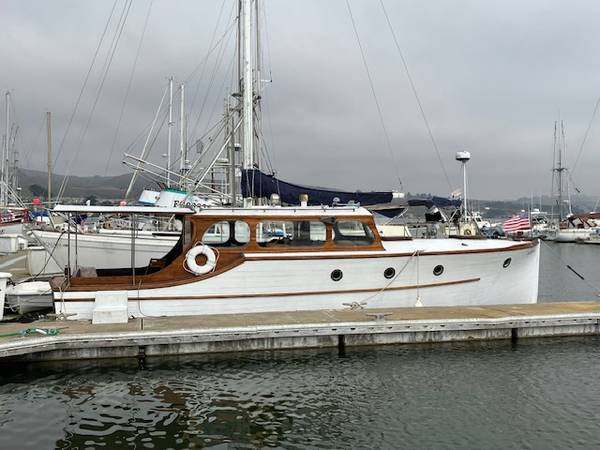 Classic raised-deck cruiser 1