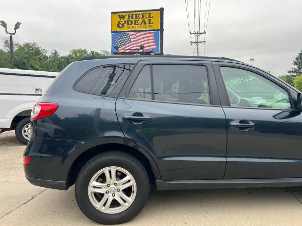 2012 Hyundai Santa Fe GLS AWD V6 - $5.295 (Wheel And Deal Auto Sales Inc.)63470602782721123