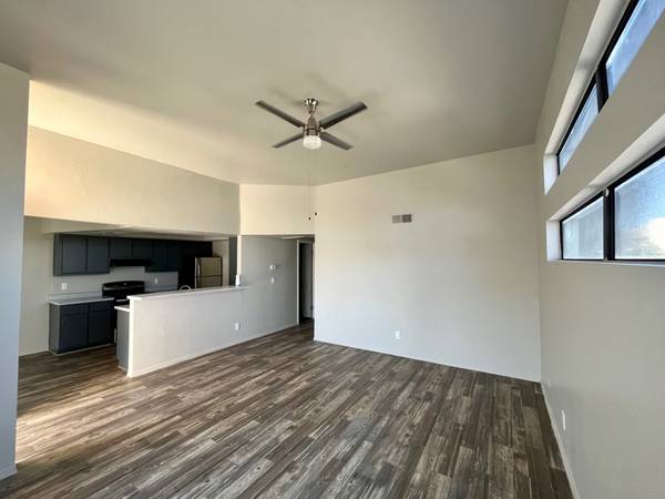 $1,250 / 1br - 650ft2 - Everything You Need! All Right Here! (OAC)! (Scottsdale)64047538358017122