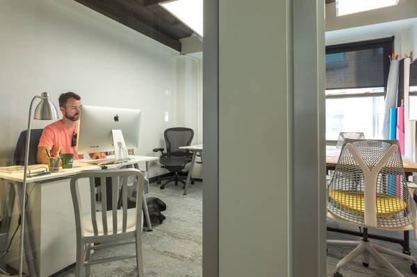 Premium Dedicated Desk Rentals in Mesa – Book Now 1