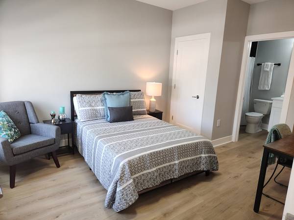 $1,300 / 300ft2 - Available now! Furnished BR/Ensuite Bath- Utilities included in rent! (Washington, DC)63896157278210121