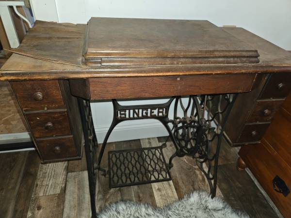 Old Sewing Table 1
