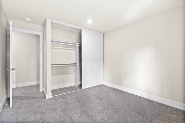 $1,999 / 2br - 1046ft2 - Área de juegos, campo de fútbol mini, salón para residentes (8200 Bridgeport Way Southwest, Lakewood, WA)63814660824705124