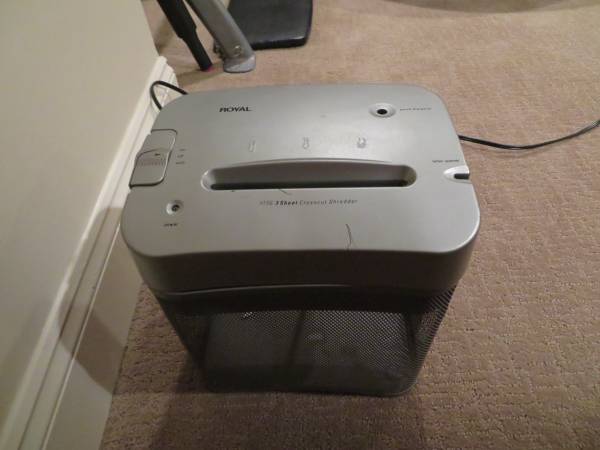 Royal 3 Sheet Crosscut Paper Shredder 1