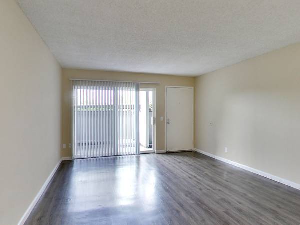 $2,039 / 524ft2 - PISOS DE VINILO DE LUJO, COCINA COMPLETA, APARCAMIENTO EN PORCHE CUBIERTO (hayward / castro valley)63657981867393121