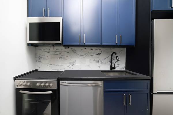 $3,999 / 1br - Dramatic Williamsburg Duplex with Rooftop Access & Designer Finishes (Williamsburg)63689769884801122