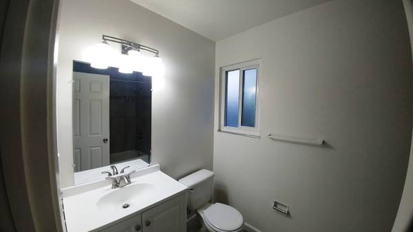 $2,695 / 2br - 1100ft2 - Open Sunday: 2bd/1.5bth Townhouse-Steps to Downtown CV (hayward / castro valley)63994100962818121