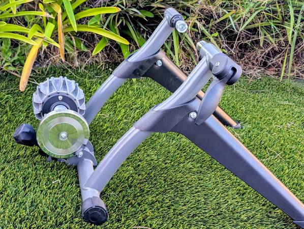 sportneer bike trainer 1