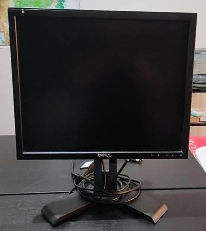 Dell Flat Panel LCD Computer Monitor with Stand & Cables 1