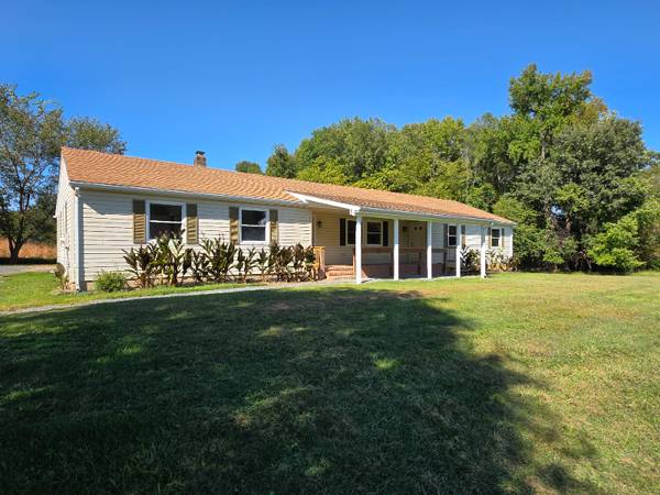 $2850.00 / 3br - 1250ft2 - 3 Bed 1 Bath Unit 1250 sqft | QUEENSTOWN | $2850/mo | Includes Utiliti63839296095747120