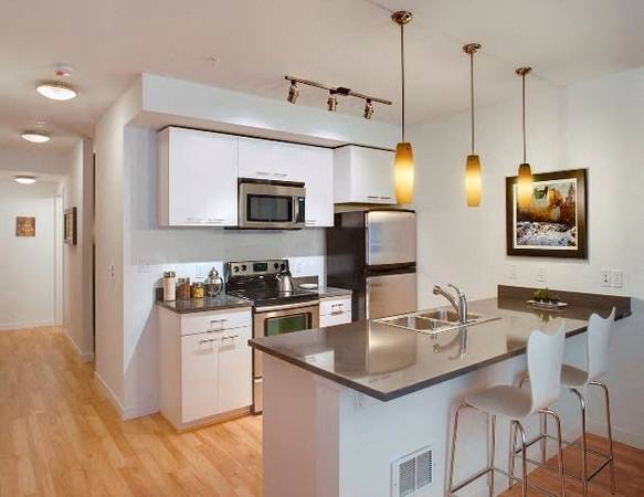 $2,600 / 1br - In Seattle, 1BD 1BA, Microwave (6900 Green Lake Way N, Seattle, WA)63862287195395120
