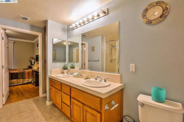 $1,000 / 1br - 840ft2 - Rarely Available Luxury 1 bed/1 bath condo at The Terrace (Dublin)63826177151489122