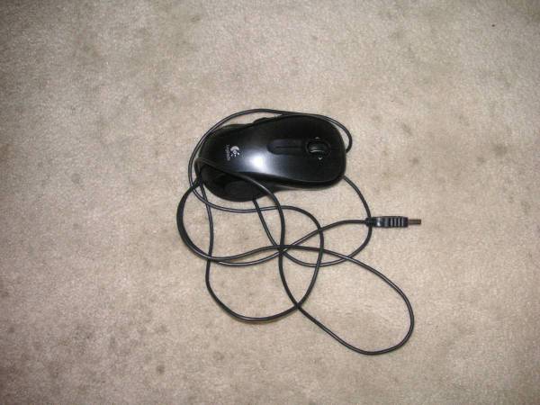 Logitech m318e USB mouse 1