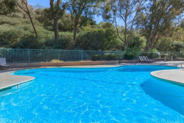 $3,039 / 3br - 1070ft2 - 3/BD 2/BA, Acceso a Transporte Público, Techos Altos (Santa Clarita)63869888328963120