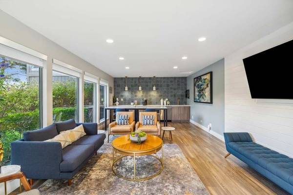 $3,860 / 1br - 832ft2 - 1B/1B, Spacious Closets, Fitness Center w/ Exercise Studio (mill valley)63994101593730124