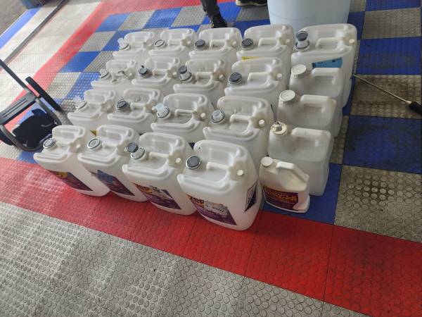 Empty 5 Gallons Plastic Containers 1