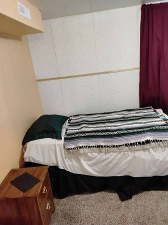 EAZY access - Small room for rent! 1