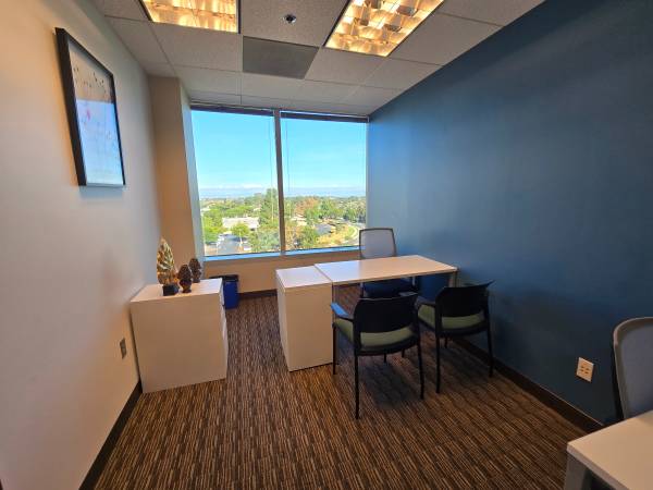 💎Stylish Private Window Office for Three- Move in Ready! Start Now!💎 1