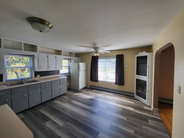 $840 / 1br - Beautiful 1 bedroom- upper (St. Clair Twp/ Marysville)63924171638530122