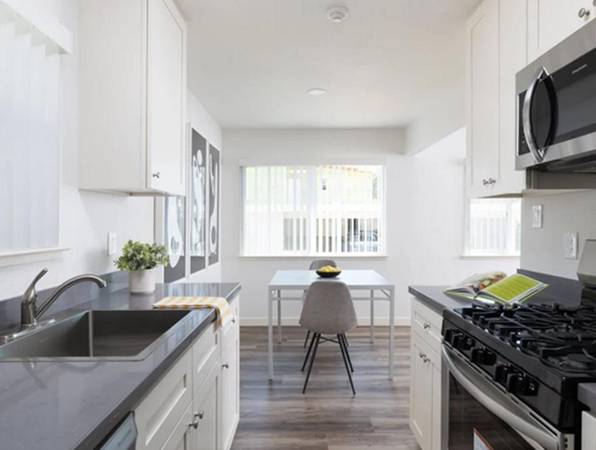 $2,295 / 2br - Spacious 2Bed w Central Heating & Air || 4 WEEKS FREE NOW! (santa rosa)63826177005955121