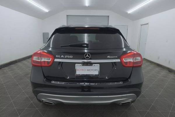 *2018* *Mercedes-Benz* *GLA* *250 4MATIC Utilitario Deportivo 4D* - $15,995 (_Mercedes-Benz_ _GLA_ _SUV_)63442246803203124