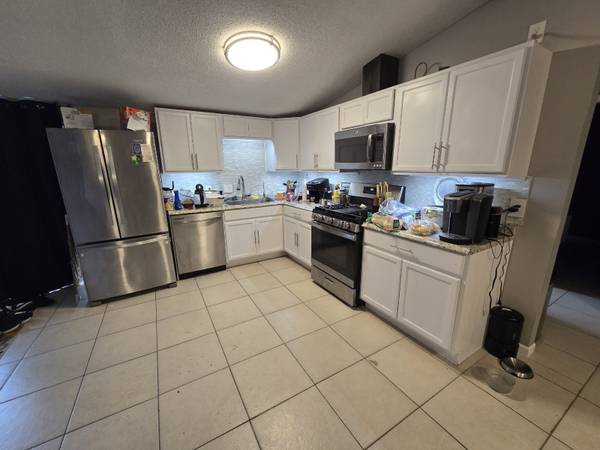 $85,000 / 3br - 1456ft2 - ¡HERMOSA CASA MODERNA REMODELADA EN UN EXCELENTE LOTE ESQUINERO! (Jordan)63868703705857121