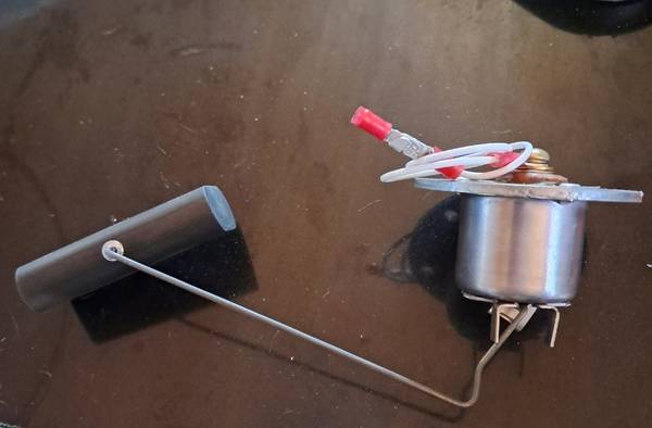Fuel Level Sending Unit (or fuel quantity transmitter) With a Float As 1