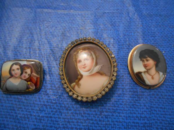 3 PAINTINGS ON PORCELAIN 1