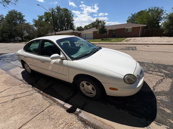 1996 Ford Taurus 1