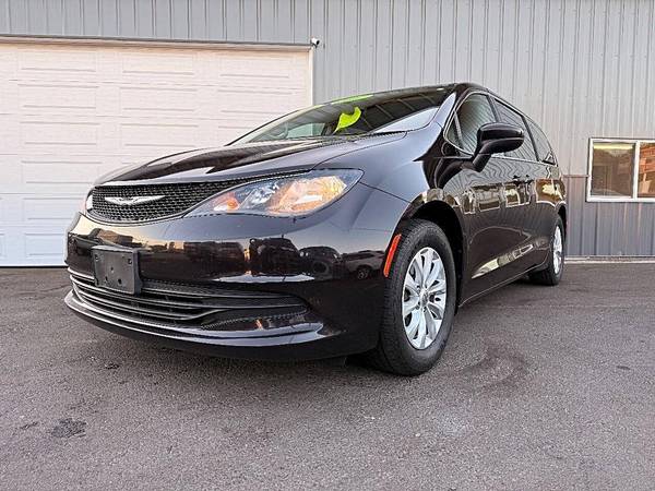 2017 Chrysler Pacifica - Touring 4dr Mini Van - minivan - fwd! 1