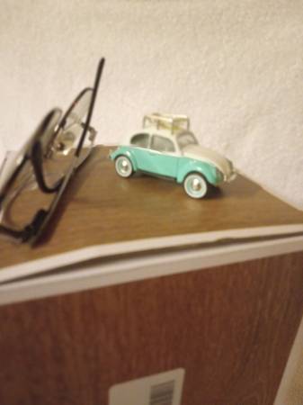 VINTAGE COLLECTIBLE VOLKSWAGEN BEETLE 1