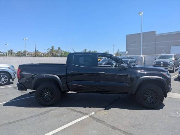 2025 Chevrolet Colorado 4x4 4WD Camioneta Chevy Trail Boss Cabina Doble - $40,277 (Llame al *(480) 372-8478* para confirmar disponibilidad al instante)63486013919361123
