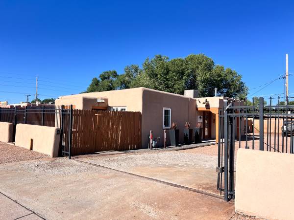 $1,800 / 1300ft2 - Charming Santa Fe Adobe Office Building (Santa Fe)63806193293571122