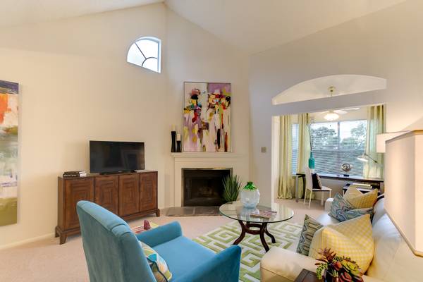 $1,460 / 2br - 1100ft2 - .ೃ࿔*:･Live the Good Life at Citrus Creek West.ೃ࿔*:･ (5323 Citrus Blvd.)63792246307203121