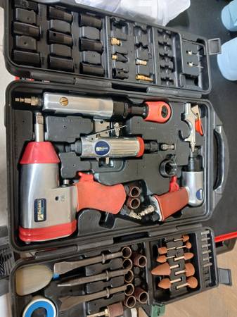 70 piece Air Tool Kit 1