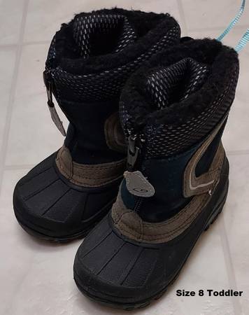 Boys Snow boots Size 8 Toddler 1