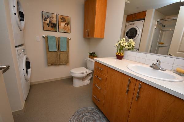 $1,395 / 1br - Live Local in the Heart of SE Portland @ Eastside 101! (SE Portland, Cesar Chavez, Laurelhurst)64039223602434124