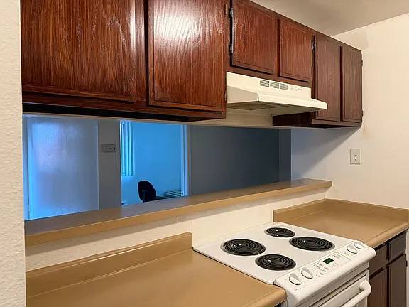 $1,200 / 1br - 850ft2 - Bright Apartment with Scenic Courtyard Views63790096661379120