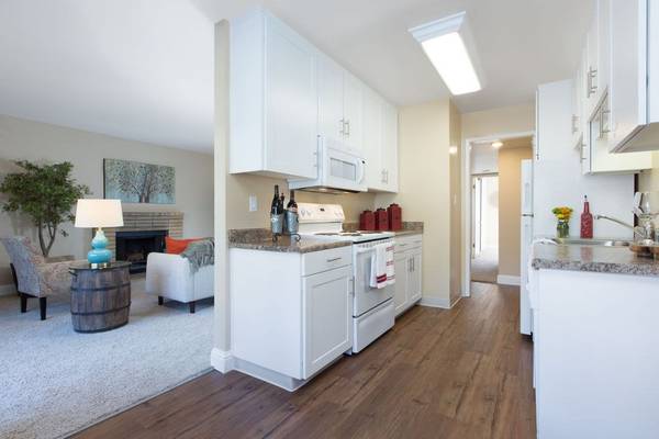 $2,802 / 2br - 1028ft2 - Gran espacio de almacenamiento/armarios, Alfombras mullidas, Patios (hayward / castro valley)63824143948545122