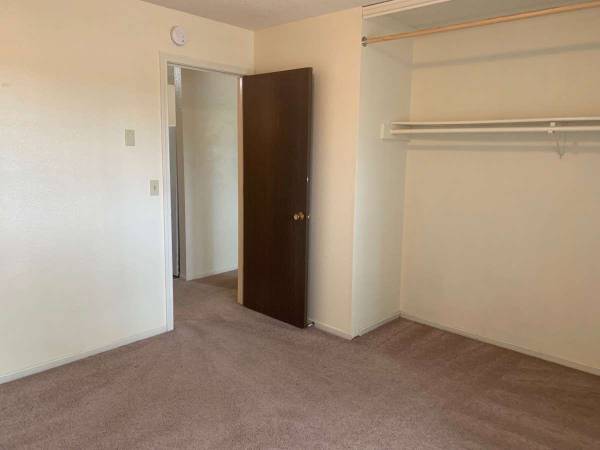 $1,550 / 2br - 950ft2 - Rent an affordable 2 BR apartment close to campus! (Anchorage - Near JBER)63991793290370122