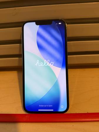 iPhone 13 Pro 128gb mint condition with otterbox 1